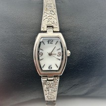 Women’s Silver Tone Stainless Steel Fashion Watch 18mm Working - $357.10 MXN