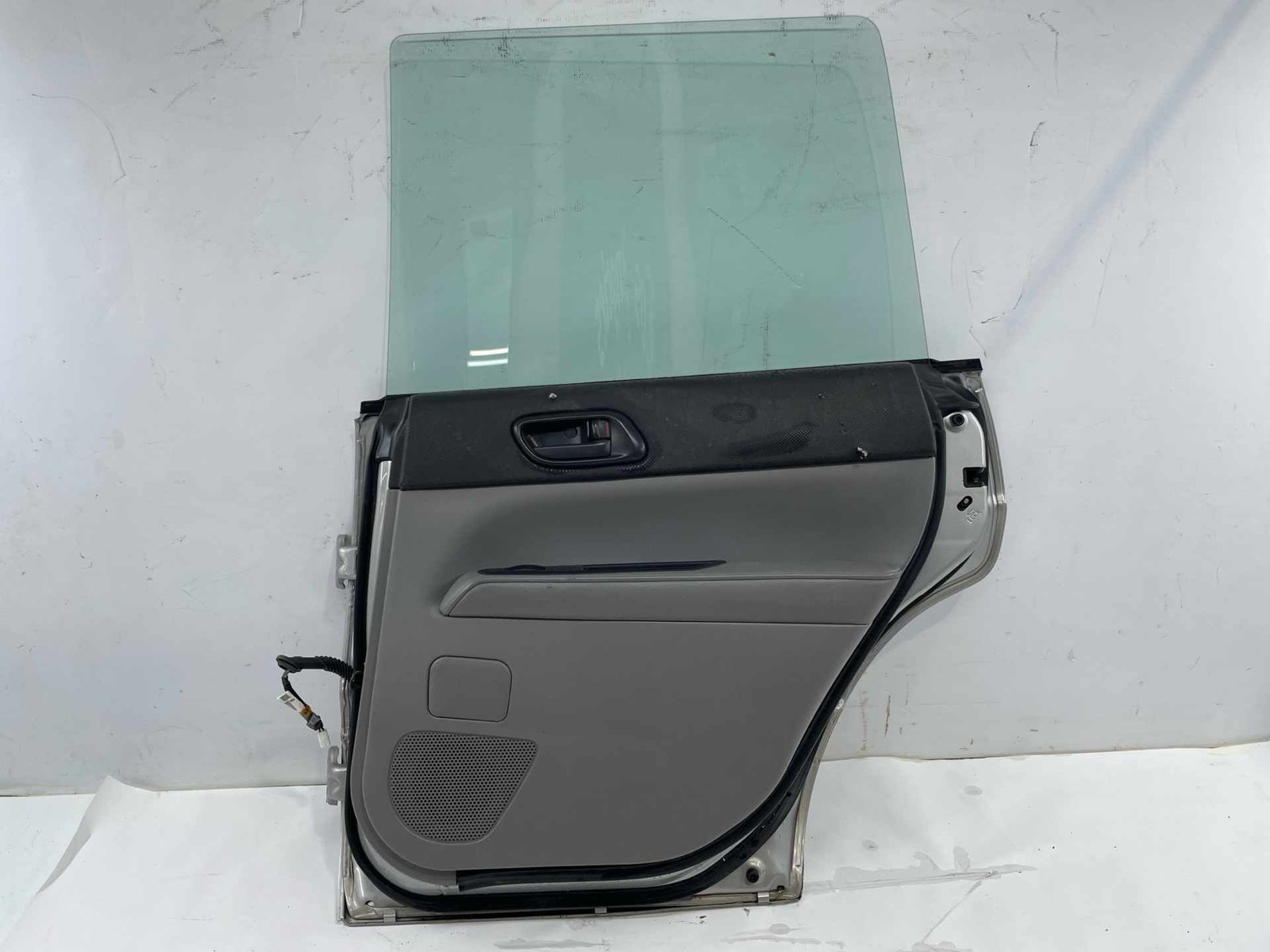 2006-2008 Subaru Forester RH Passenger Rear Driver door Assembly Scuffs Dent OEM Item image 10