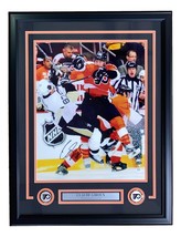 Claude Giroux Signed Framed 16x20 Philadelphia Flyers Photo vs Crosby PSA ITP - $184.29