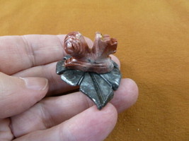 (Y-SNAI-5) red Snail leaf carving stone gemstone SOAPSTONE PERU little snails - £6.86 GBP