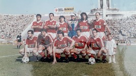 Photo  orig autograph signed soccer footballers club Huracan 1995 Argentina - $98.01