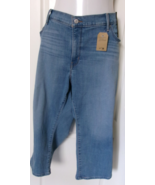 Levi&#39;s style 311 shaping skinny capris light wash Size 24W Cotton Blend - $483.29 MXN