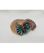Dollhouse Miniature Metal Bow And Feather Hat 1 1/4&quot; - $348.07 MXN