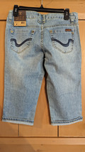 NEW ZANA DI 17&quot; Knee Length Capri Blue Light Wash Denim Jeans  Size 9 NWT - $18.37