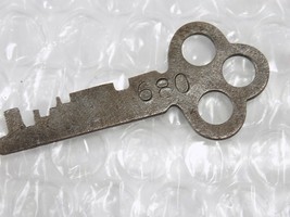 VINTAGE FLAT REPLACEMENT KEY STAMPED 680 THREE HOLE BOW - £7.77 GBP