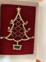Avon Christmas Xmas Tree Brooch Pin 2005 Gold Toned Multi Colored stones NIB - £14.18 GBP