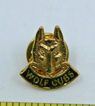Boy Scout Wolf Cubs Logo Pin Label Pinback Button Gold Vintage - £9.02 GBP