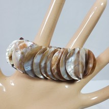 Vintage Tan White Brown Abalone Shell Bracelet Stretchy - $167.40 MXN