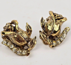 Vintage Earrings Clip On Rose Flowers Gold Tone Rhinestones Costume Jewelry - £15.62 GBP