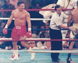 VINNY PAZIENZA 8X10 PHOTO BOXING PICTURE END OF ROUND - $4.94