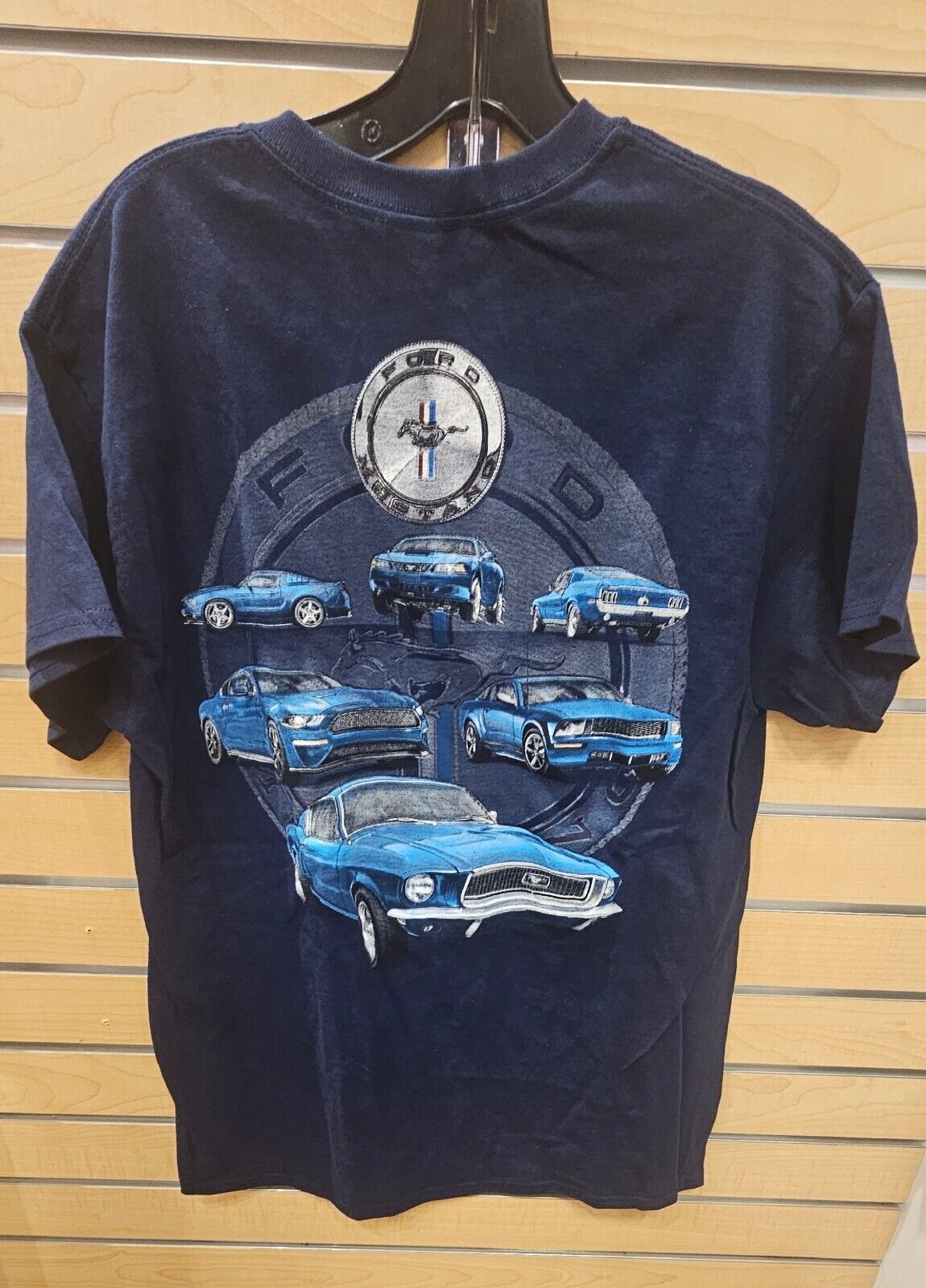 Nice looking Navy Blue shirt, circle of various blue MUSTANGS, size Medium - $26.72