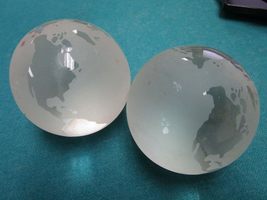 Silvestri Crystal Pair Of Compatible With Globe Paperweights Frosted And Clear 3 - £35.45 GBP