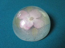 PAPERWEIGHT PINK FLOWER INSIDE CLEAR RESINE 2 X 4 1/2&quot; - £43.33 GBP