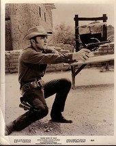 JAMES MITCHUM-8X10 B&amp;W PHOTO-YOUNG GUNS OF TEXAS-RARE FN - $23.04