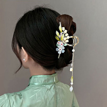 Elegant Flower Hair Claw in Beige and Pink - £6.64 GBP