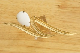 Vintage Costume Jewelry Sarah Coventry White Glass Floral Stem Rhinestone Pin - £22.90 GBP