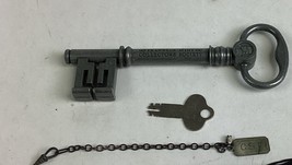 3 Vintage Miscellaneous Keys Including Franklin Mint Pewter Paper Weight - $184.34 MXN