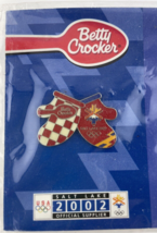 Betty Crocker Red Oven Mitts Lapel Trading Pin Olympics Salt Lake 2002 - $146.30 MXN