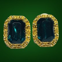 Vintage large green rhineston gold tone earrings - £15.95 GBP