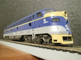 Rivarossi HO E8 Diesel Locomotive CHESAPEAKE &amp; OHIO 4012 Runs Lights Clean - $35.00