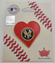 New York Yankees MLB Red Heart Shaped Pin on Card - £15.61 GBP