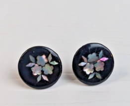 Vintage round screw back earrings black with iridescent flower inlay - £10.26 GBP