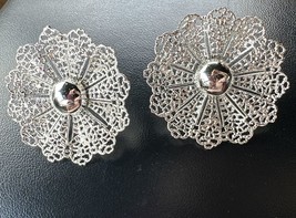 Vintage Clip On Earrings Signed Sarah Coventry Large Silvertone Flower 2.17&quot; - £14.31 GBP