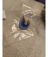 Vtg TEW,INC BLUE SWIRL HAT/LAPEL PIN ONE INCH - €12,92 EUR