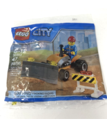 *RARE* Lego City Tractor and Worker 30353 New Sealed Polybag - $16.14