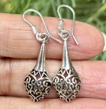 Boucles d&#39;oreilles coupées oxydées faites à la main en argent sterling 9... - $21.50