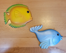 Resin Tropical Fish Wall Hanging Decor Bright Colorful Set Of 2 Blue Yellow - £10.21 GBP