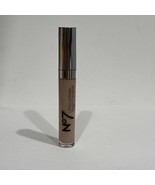 No7 Lift &amp; Luminate  Serum Concealer - Light Medium - - $360.88 MXN