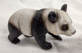 Schleich Giant Panda Walking D-73527 Retired Wild Life 3.5&quot; Am Lines Germany  - £7.41 GBP