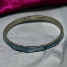 Vintage blue shell bangle - $285.54 MXN