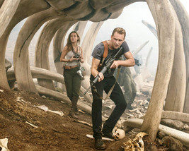 Kong: Skull Island Tom Hiddleston Brie Larson dinosaur bones 16x20 Canvas Giclee - £55.94 GBP