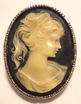 Cameo Brooch Pin Black White Carving Faux Shell Antiqued Setting Vintage... - $376.97 MXN