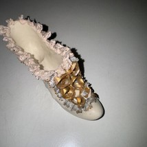 Vintage Heirlooms of Tomorrow Porcelain Shoe With Ruffles And Gold Bows USA - £7.84 GBP