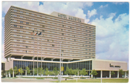 Vtg Postcard-Hotel America-Houston TX-Cullen Center-Chrome-TX1 - $4.15