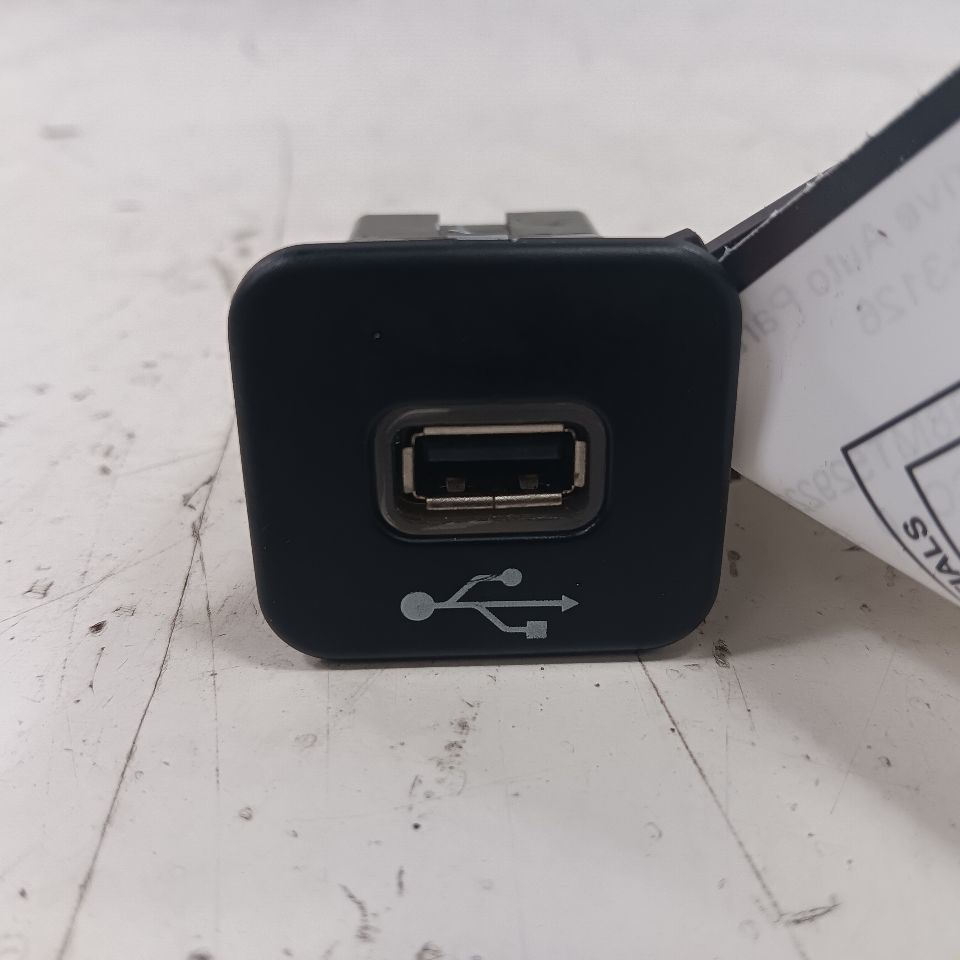 Jeep Compass USB Plug In Hub Port  2021 2020 2019 2018 2017 - $49.94