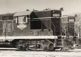 Illinois Central Railroad IC #9059 GP-9 Electromotive Train B&amp;W Photo Freeport - £7.52 GBP