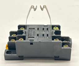 Omron PTF08A Relay Socket, 250V 15A, 8-Pin  - $87.40 MXN