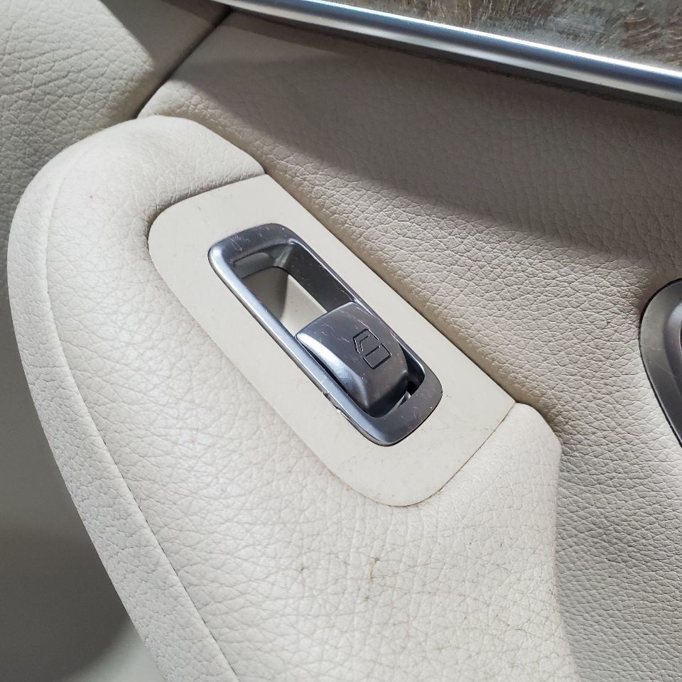 2016 Mercedes GLC300 OEM Front Right Door Trim Panel Has Fading  Item image 7