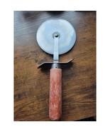The Pampered Chef #1301 - Large 4&quot; Pizza Cutter/Wheel, Slicer w/Wood Handle - $188.30 MXN