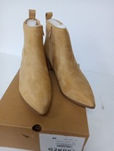 Women&#39;s Unbranded Tan Ankle boots size 8 ACap - $17.22
