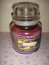 Yankee Candle Wild Pansies Medium 14.5oz Candle - £18.37 GBP