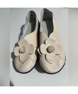 Off white floral flats - $372.63 MXN