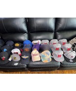 Bundle Of 20 SnapBack Fitted Hats Some New With Tags - €51,86 EUR