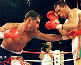 Oscar De La Hoya Vs Julio Cesar Chavez 8X10 Photo Boxing Picture Ring Action - £3.94 GBP