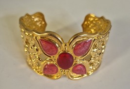 Vintage Yellow Gold Tone Fancy Scrolled Raised  Enameled Cuff Bangle - $291.96 MXN