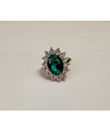 Green Colored Oval Gem Ring Rose Gold Colored Band Size 9 - $35.02 CAD